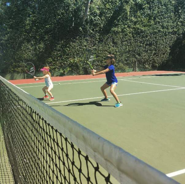 Les filles de Jessica Alba s'entraînent pour Roland-Garros (ou presque). 