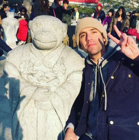 Oh yeah, Mika est à Séoul et il joue au touriste. 