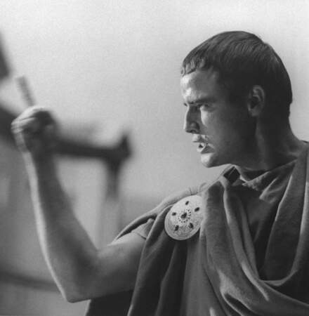 Rupture complète avec le très classique "Jules César" de Joseph Mankiewicz (1953).