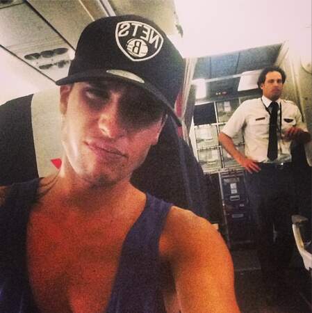 On enchaîne avec le selfie d'Eddy des Anges dans son avion