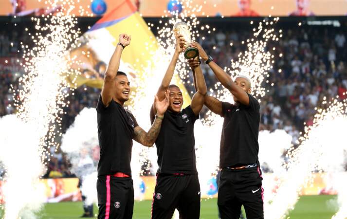 Kylian Mbappé, Presnel Kimpembe et Alphonse Areola présentent la Coupe du monde dans une folle ambiance 