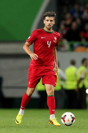 ...et Miguel Veloso, défenseur de l'équipe portugaise, 28 ans