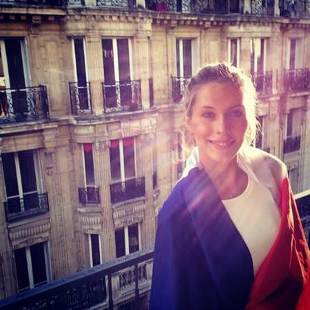 Camille Cerf (Miss France 2015) soutient à fond les Bleus pour la Coupe du monde de rugby.