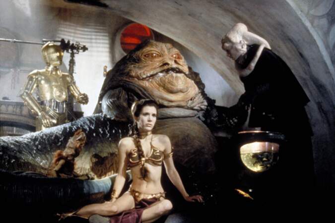 Carrie Fisher dans Le retour du Jedi (1983), son bikini en caoutchouc doré et métal a été moulé sur elle...