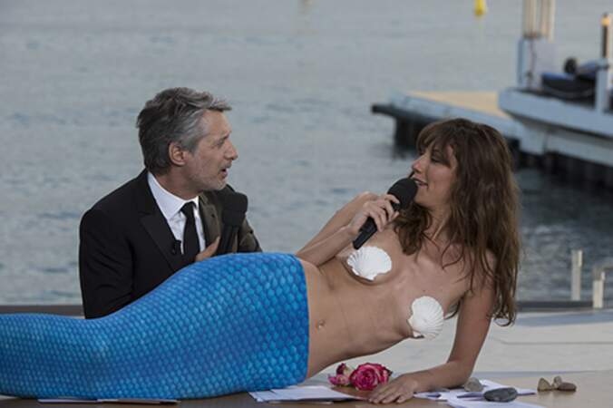 La très sexy Doria Tillier pendant sa météo à Cannes