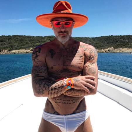 Ce monsieur au chapeau orange est une vraie star d'Instagram : Gianluca, ou le "milliardaire qui danse".