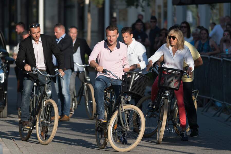 Brigitte et Emmanuel Macron en balade à vélo au Touquet