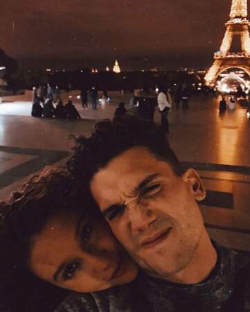Maria Pedraza et Jaime Lorente ont posé en couple à Paris. 