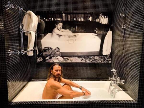 Bob Sinclar se prenait pour Gainsbourg dans son bain. 