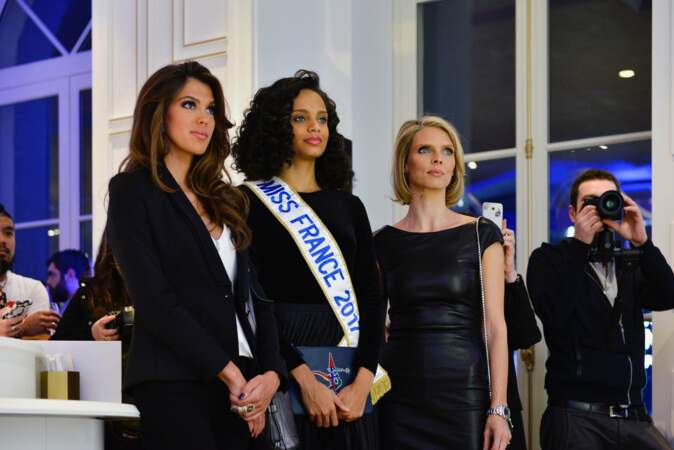 Elle était accompagnée de Sylvie Tellier et de Miss France 2016 Iris Mittenaere