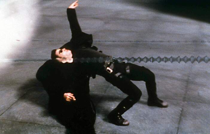 Un plan étonnant de "Matrix" (1999) montre Keanu Reeves éviter une balle au ralenti.