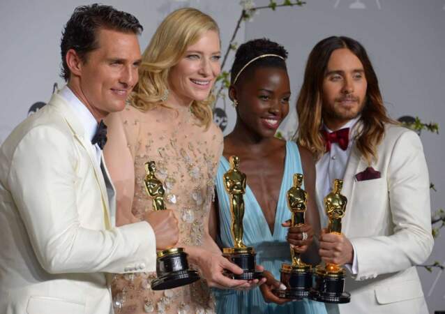 Lupita Nyong'o avec de Matthew McConaughey, Cate Blanchett et Jared Leto à la 86ème cérémonie des Oscars (2014)