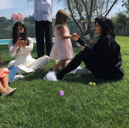 Et pique-nique de Pâques pour la famille Jenner-Kardashian. 