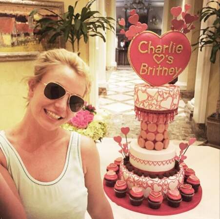 Saint-Valentin oblige, les stars ont dévoilé leur amoureux sur Instagram. Sympa ce gâteau, Britney !