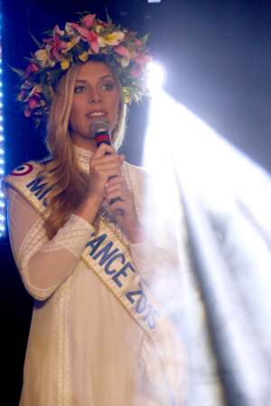 Miss France 2015, Camille Cerf, fait son dernier voyage avec son écharpe. L'émotion est là !