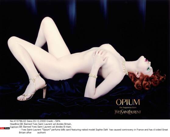Benicio n'est pas resté insensible à cette beauté : Sophie Dahl, égérie du parfum "Opium" de YSL en 2001