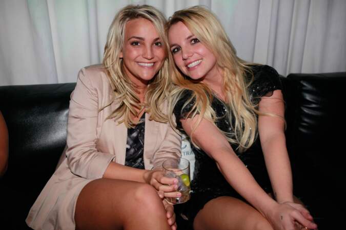 Comme sa soeur Britney, Jamie Lynn Spears est chanteuse et ont fait un featuring : Chillin' with you. 