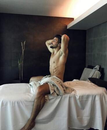 On aimerait bien être la serviette de bain du mannequin Mariano Di Vaio. 
