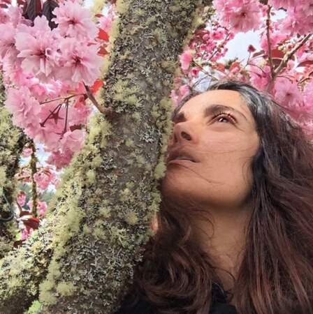 Et Salma Hayek, très heureuse de l'arrivée du printemps ! 