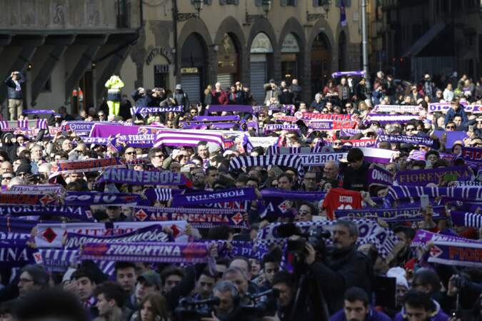 Les supporters de la Fiorentina se sont rassemblés pour dire adieu à leur capitaine