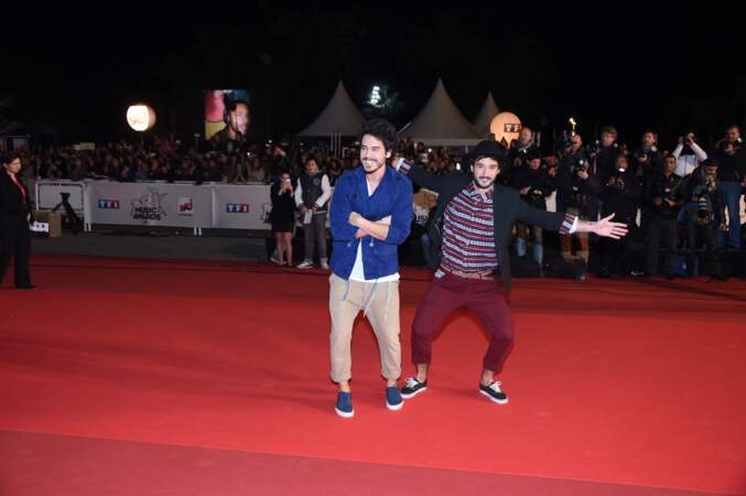 Les Fréro Delavega s'amusent sur le tapis rouge des NRJ Music Awards