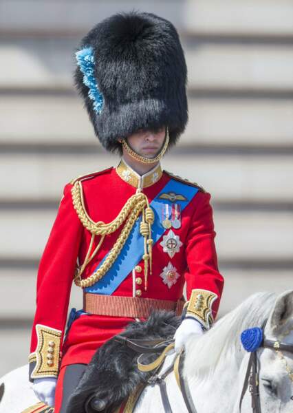 C'est bien le Prince William qui se cache sous ce chapeau poilu !