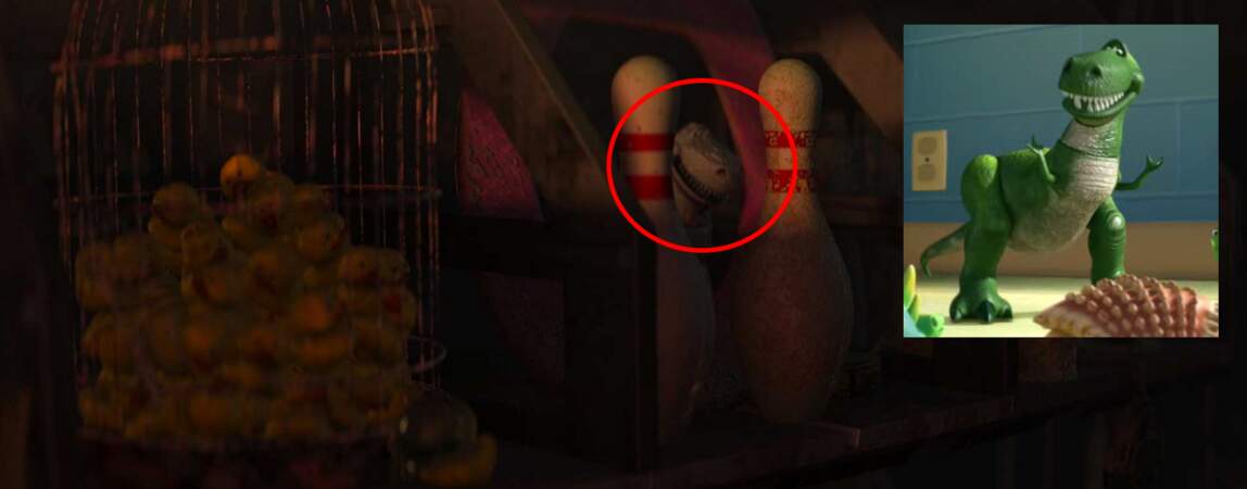Wall-E : chez lui, Wall-E possède une figurine Rex rangée entre deux quilles