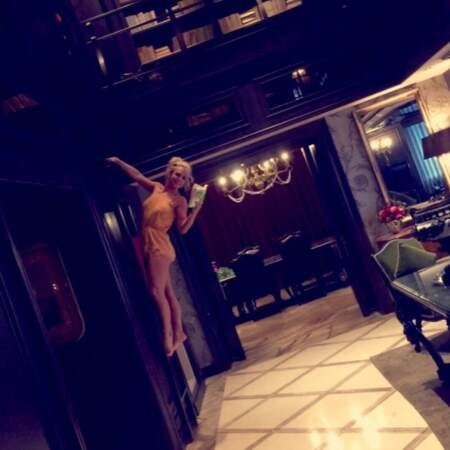 En vrac : Britney Spears a fait de l'escalade dans sa chambre d'hôtel. 