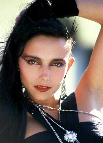 Dans les années 80, Jeanne Mas était notre petite Madonna nationale, tout de rouge et noir vêtue. 