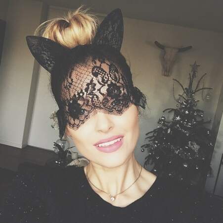 Pour sa dernière soirée de 2014, Caroline Receveur était Catwoman ! 