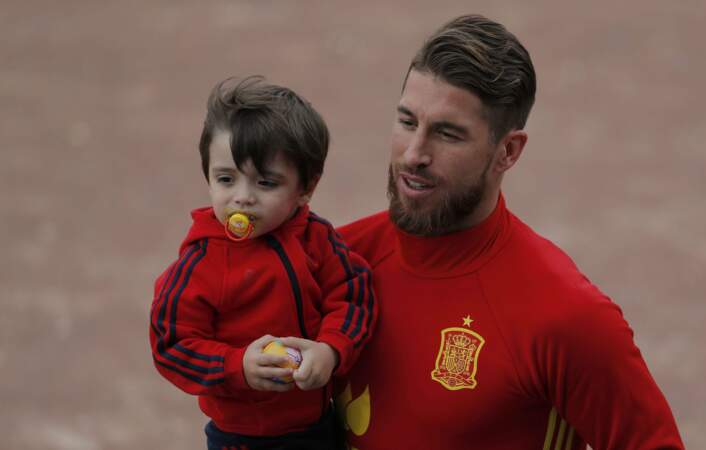 Tiens, le fils de Sergio Ramos est aux couleurs espagnoles jusqu'au bout de la tétine