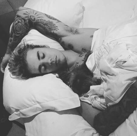 Justin Bieber dort accompagné. Désolé. 