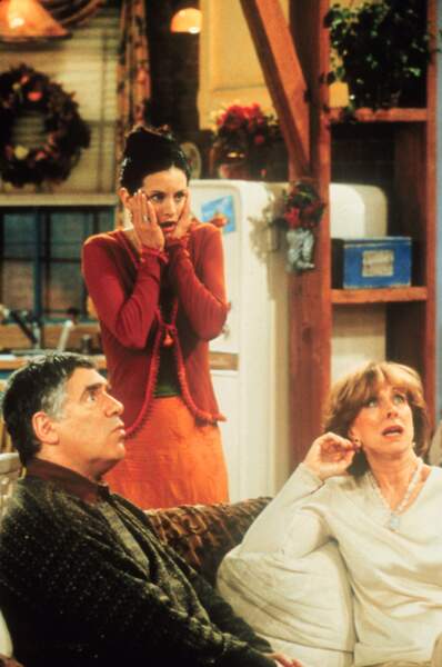 Monica était l'enfant mal aimé de ses parents, qui lui préféraient son frère Ross