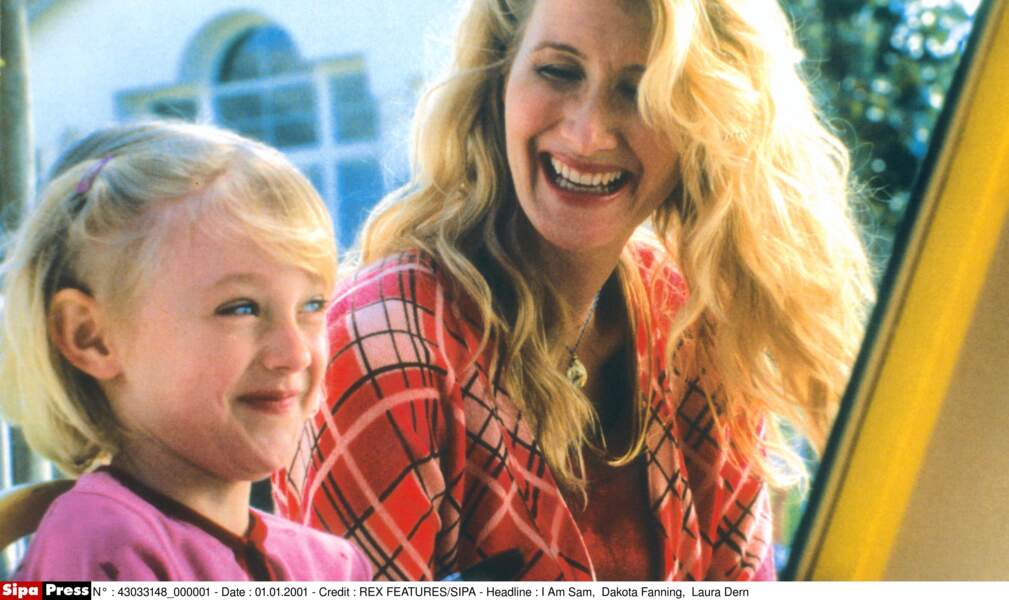 La petite Dakota Fanning est aux côtés de Laura Dern dans "Sam je suis Sam" en 2001