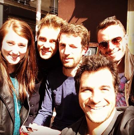 Selfie au soleil pour Caroline Savoie, Charlie, Igit, Amir et Maximilien Philippe