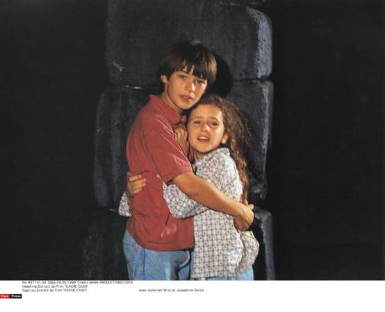 En 1994, elle joue dans Cache cash de Claude Pinoteau avec un petit garçon qui fera du chemin, Aurélien Wiik