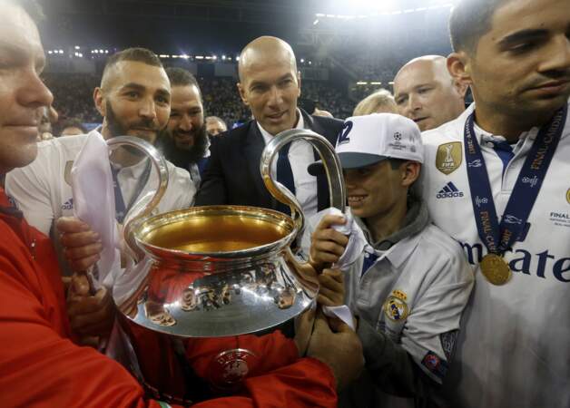 Zinédine Zidane a fêté sa victoire avec ses joueurs, dont Karim Benzema