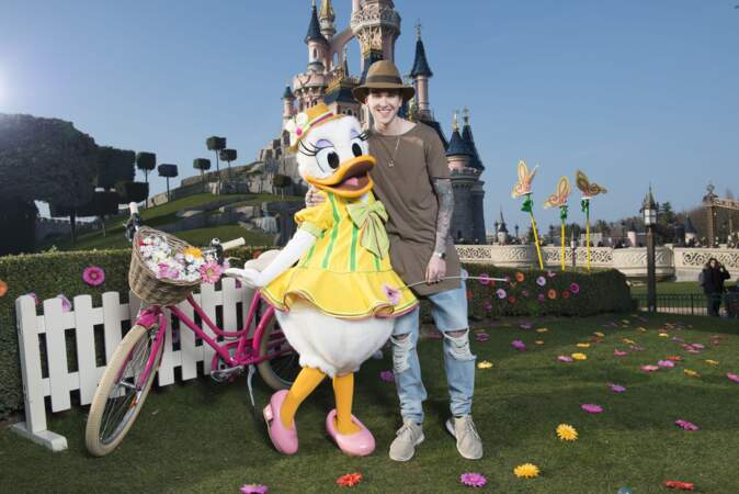 Gabriel-Kane Day-Lewis rencontre Daisy à Disneyland Paris