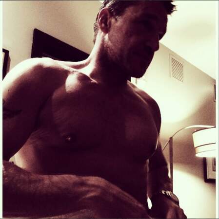 Alerte abdos, partie 2 : Benjamin Castaldi aime exposer ses muscles sur Instagram