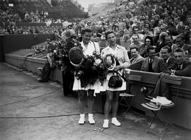 Nelly Landry Adamson (à droite) a remporté le titre en simple dames en 1948