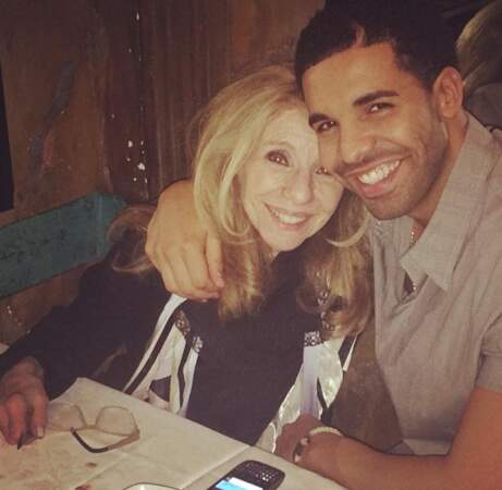 Le rappeur Drake n'est pas qu'un gros dur... Le voici avec sa mère Sandi !