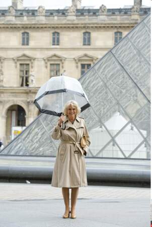 En 2013, c'est en solo que la duchesse de Cornouailles vient visiter le Louvre et les ateliers Dior