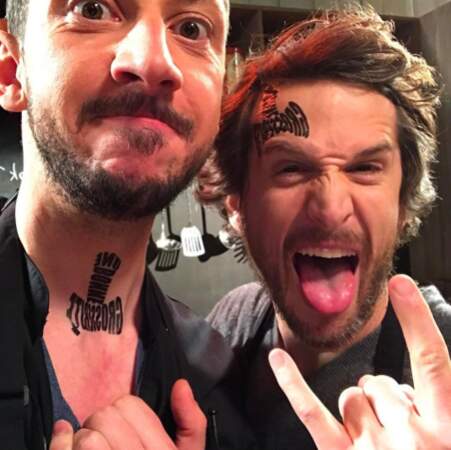 Et Monsieur Poulpe et Guillaume Canet ont un truc à nous dire... On vous laisse lire leur faux tattoo. 