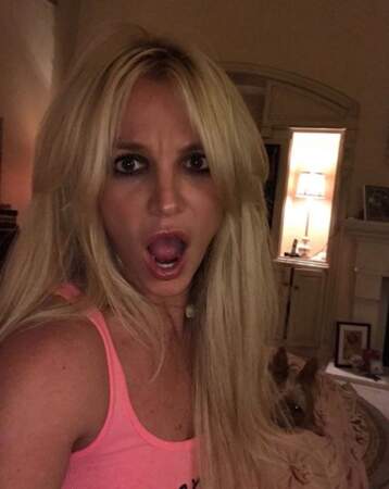 Britney Spears a l'air très choquée par quelque chose