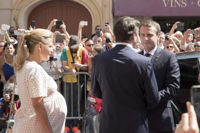 Laura Tenoudji avec son mari Christian Estrosi et le président Emmanuel Macron sur la place Massena à Nice