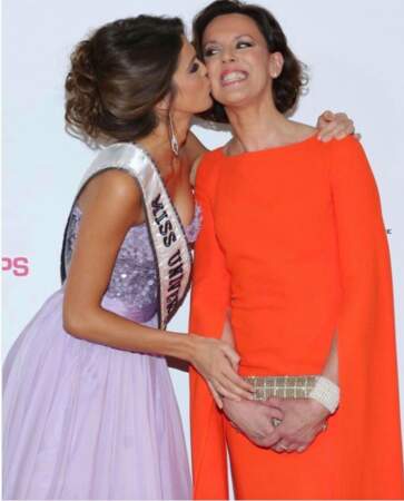 Iris Mittenaere, Miss Univers embrasse sa mère Laurence Druart