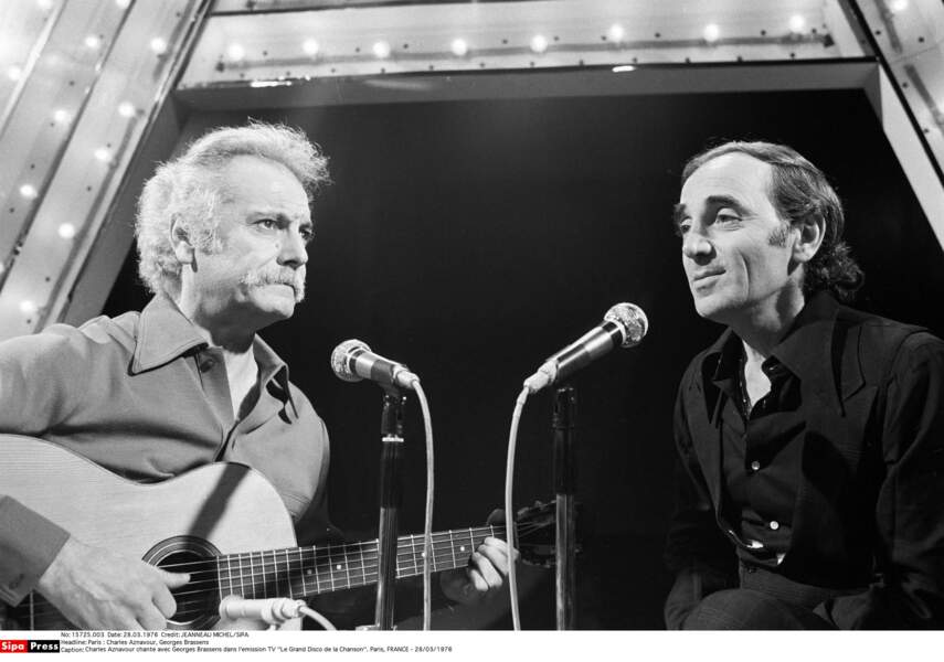 Charles Aznavour chante avec Georges Brassens dans Le Grand Disco de la chanson en 1976