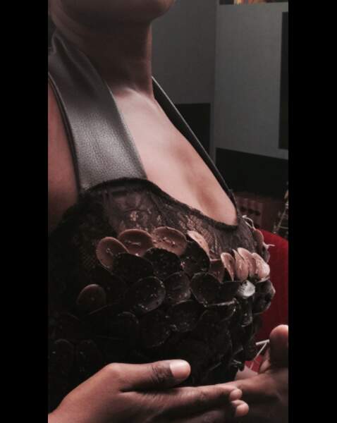 Nadège Beausson-Diagne nous a offert un détail très sexy de sa robe...