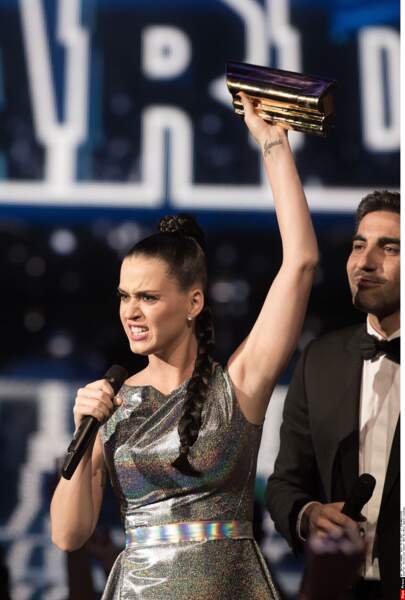 Katy Perry visiblement contente de remporter un prix