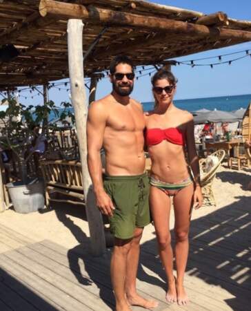 Nikola Karabatic et sa femme Géraldine Pillet ont traîné en maillot de bain. 